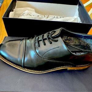 Polished Black Oxford Dress Shoes with Contrasting Sole